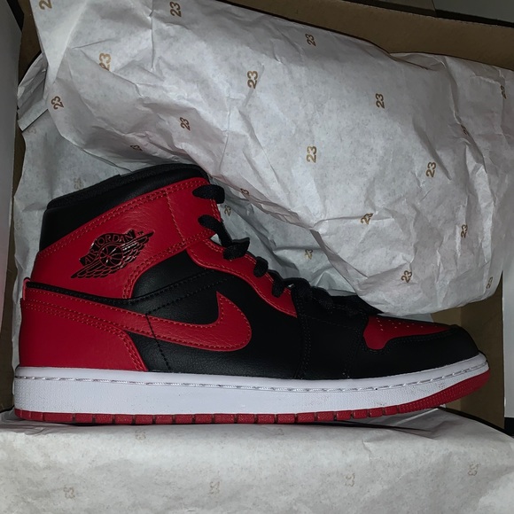 Jordan 1 -Reverse Bred- MIDS - Picture 2 of 2